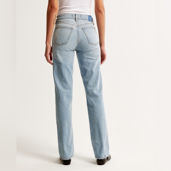 Abercrombie & Fitch Mid Rise 90s Straight Jeans - Picture 5 of 8